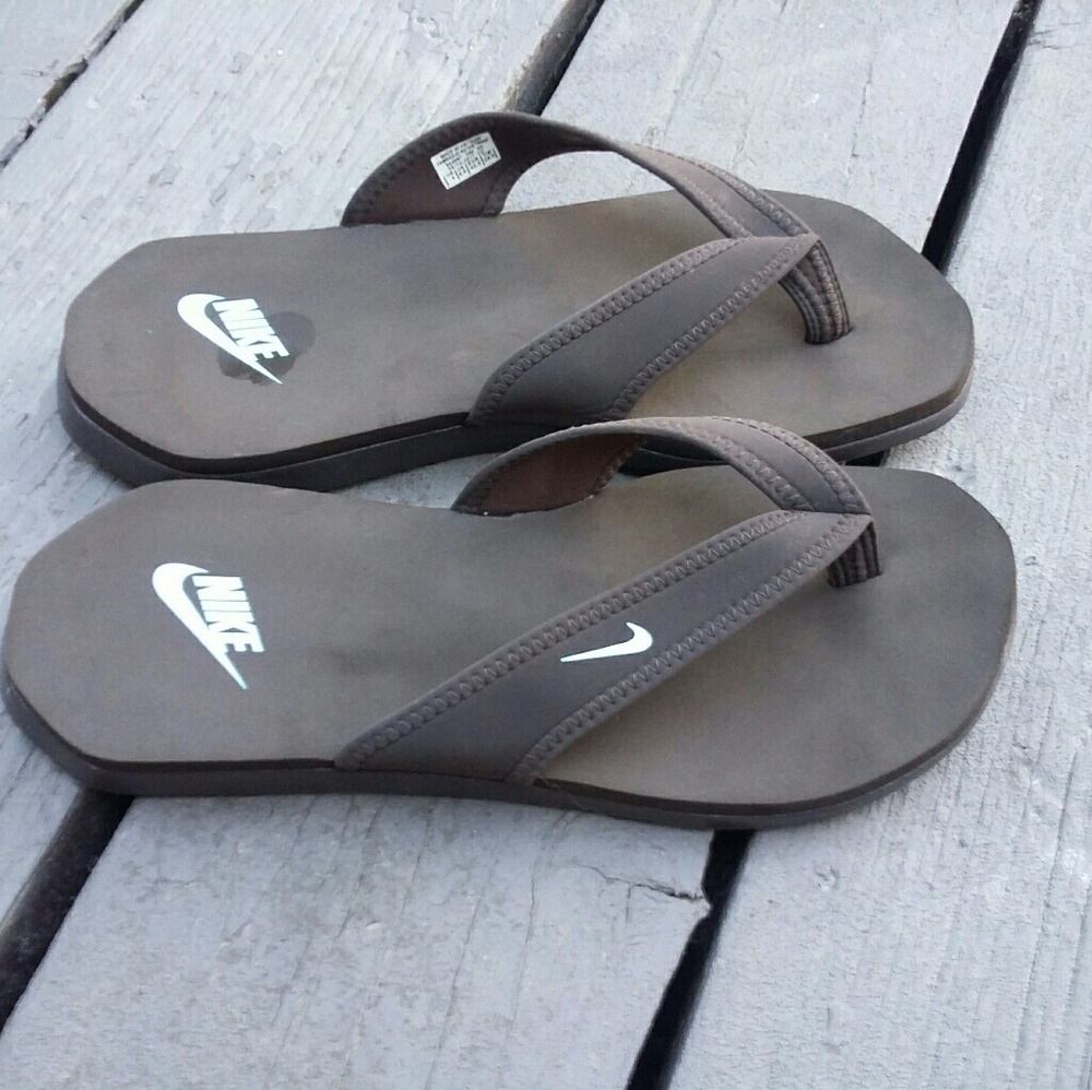 Nike flip flops brown women's size 9